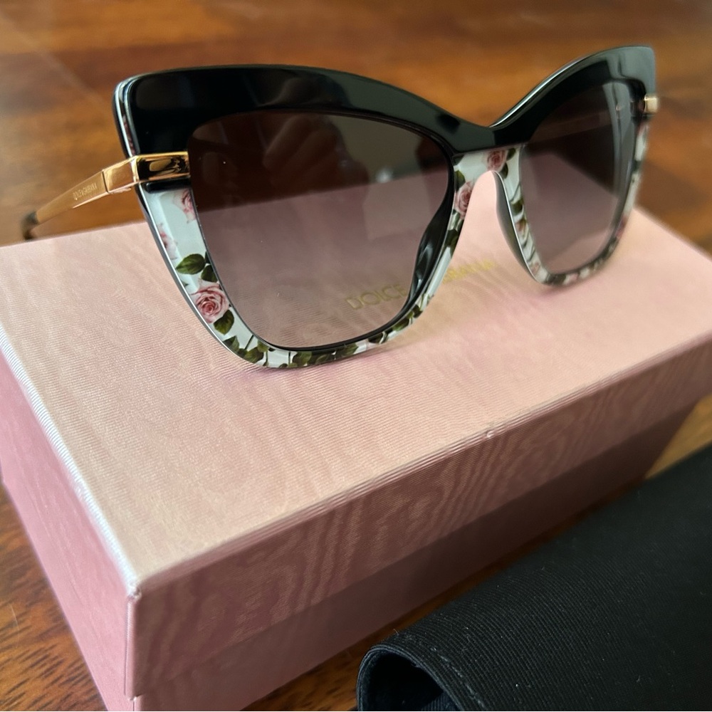 NWT Dolce & Gabbana Cat Eye 54mm Sunglasses DG4374 32508G Black/ Floral - Picture 11 of 15